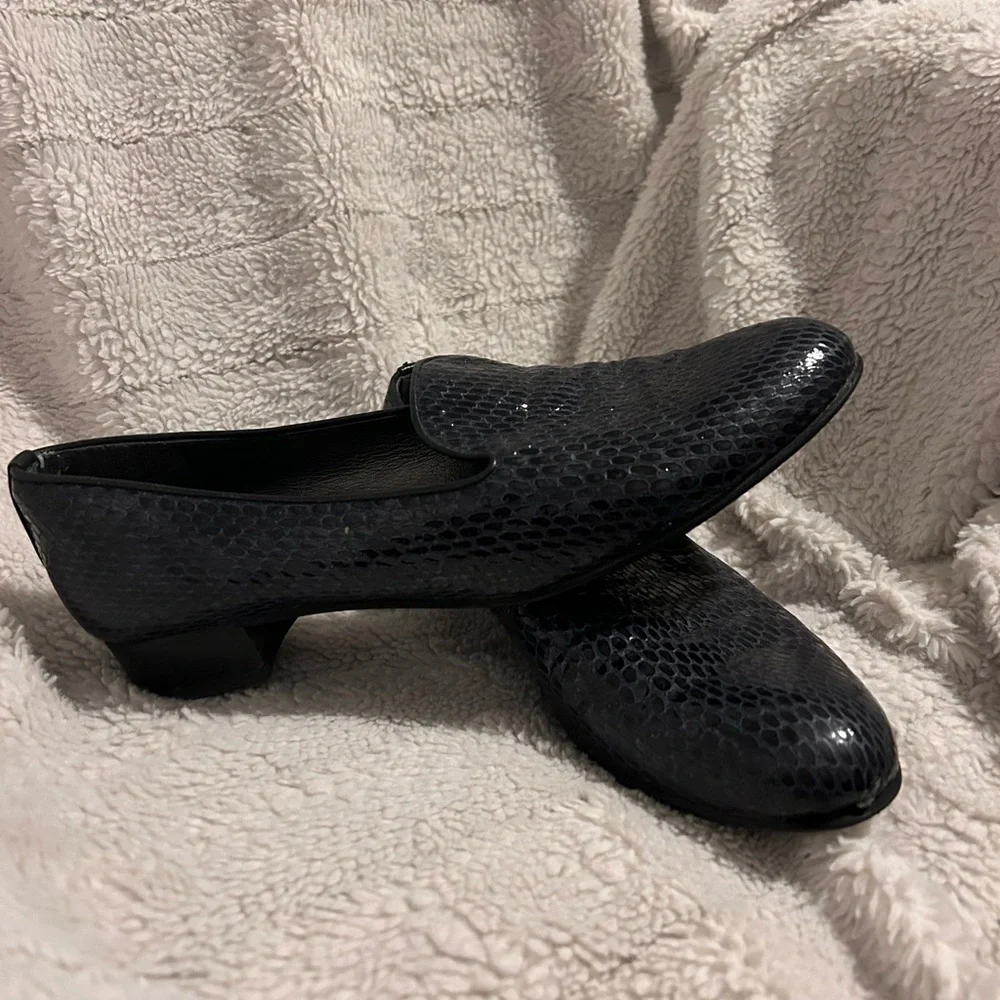 STUART WEITZMAN - Picture 2 of 14